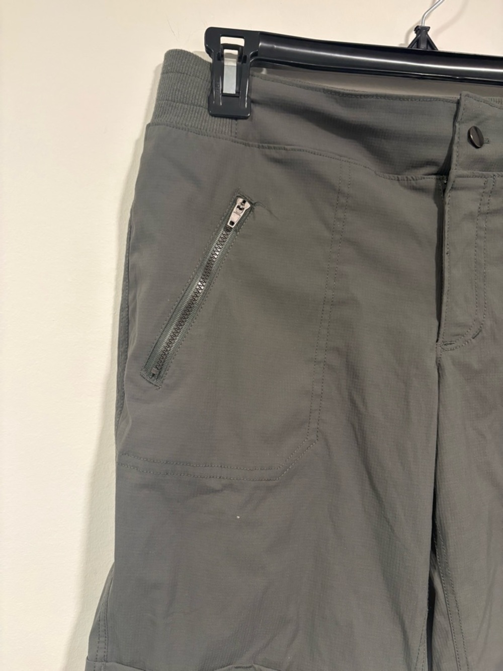 Te Verde Olive Hybrid Shorts with Zipper Pockets - Picture 2 of 10